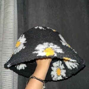 Floral Bucket Hat with Daisies